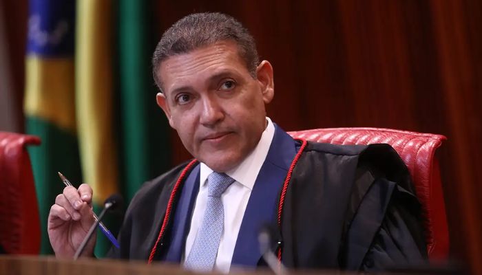  Nunes Marques toma posse na presidência do TSE e vai comandar eleições 